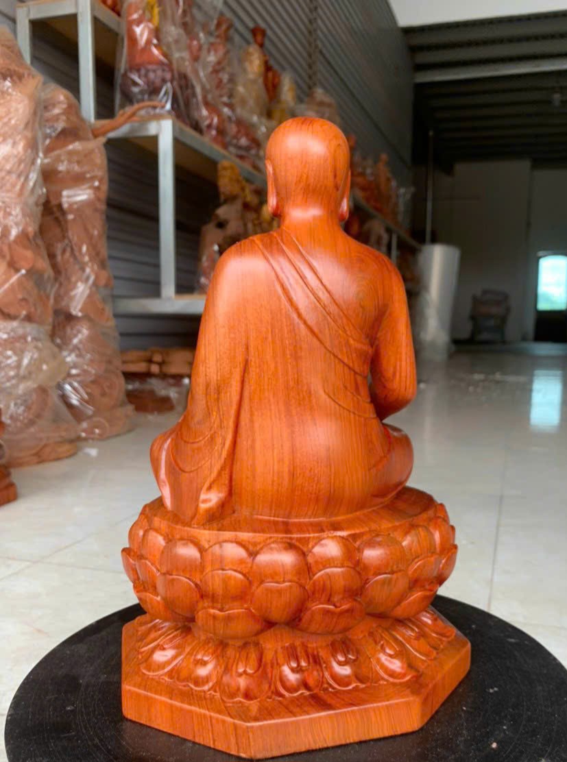 Hình ảnh Tượng phật hoàng trần nhân tông bằng gỗ hương đá kt cao 30×19×14cm 