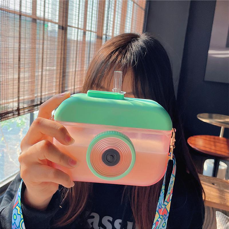400Ml Ins Dễ Thương Camera Ấm Siêu Sáng Tạo Trẻ Em Bình Nước Có Ống Hút Ngoài Trời Chống Rơi Di Động Dây Đeo Nhựa Cốc Nước drinkware