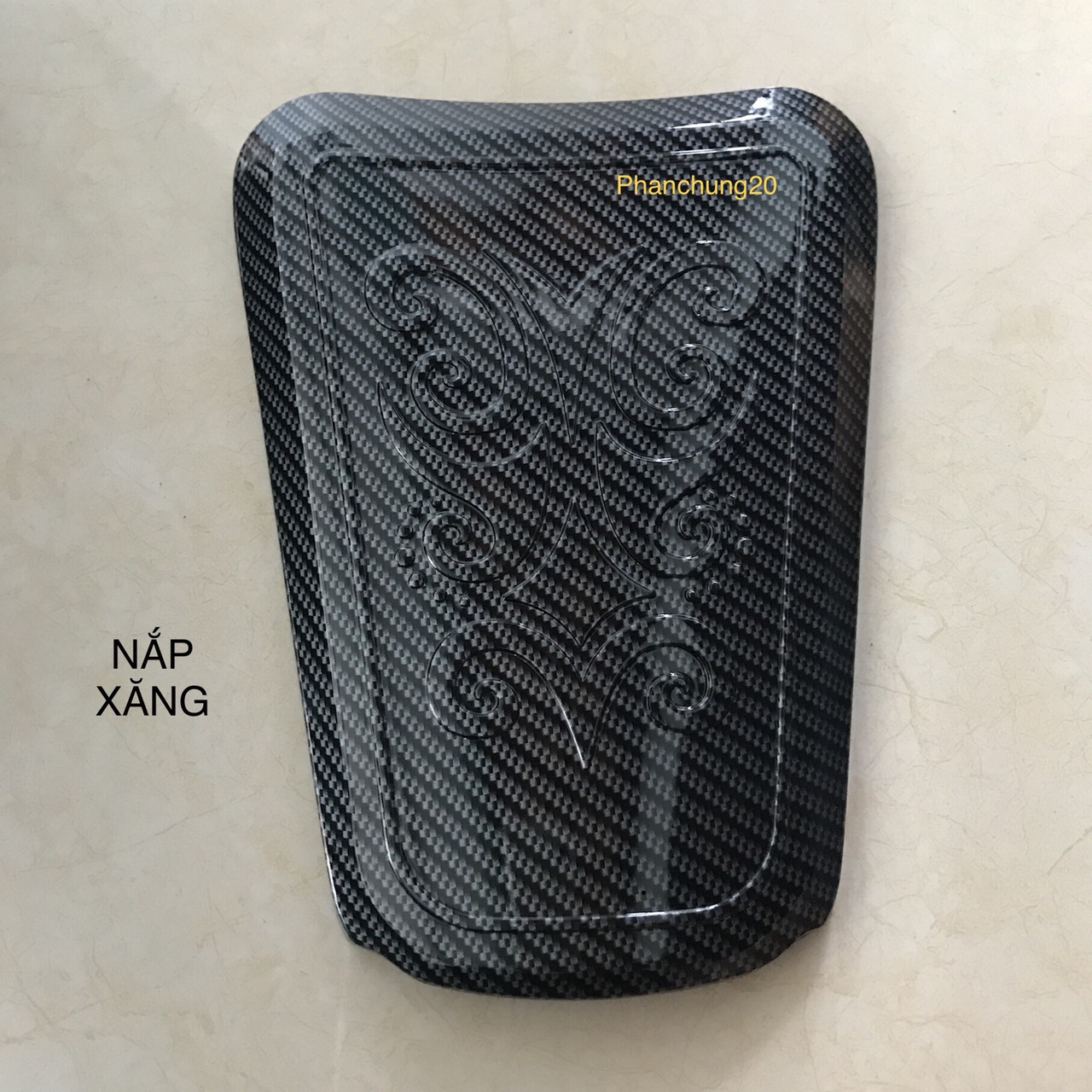 ỐP NẮP BÌNH XĂNG DÙNG CHO ĐỜI XE NVX 2021 2022 2023 CACBON
