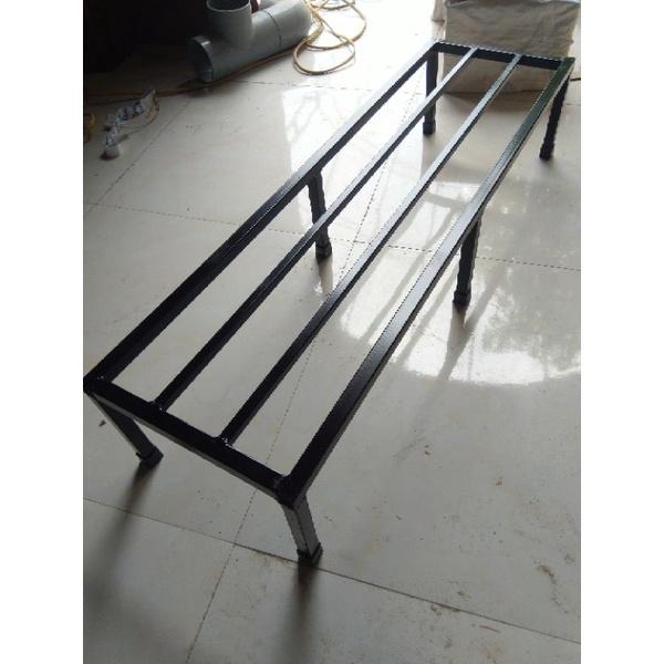 Kệ kê chậu. Dài 100cm. Rộng 30cm. Cao 20cm. 6 chân. 2 nan phụ. Hộp thép 2*2cm