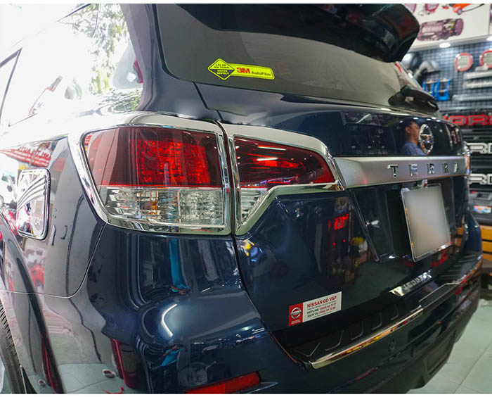 Bộ ốp viền bảo vệ, trang trí đèn mạ Crom cho Nissan Terra