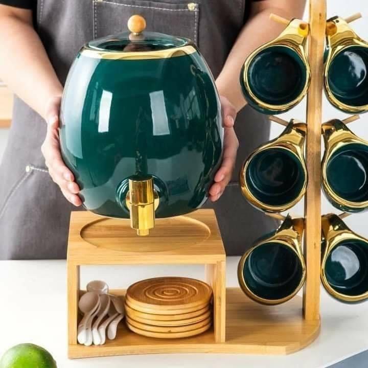 BỘ BÌNH TRÀ BOM, ĐỰNG
NƯỚC UỐNG GỐM SỨ CAO CẤP CÓ VÒI, 6 CỐC VÀ GIÁ TREO CỐC
