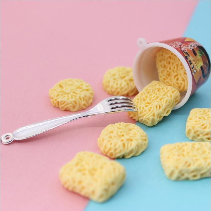 HN * Charm mô hình bánh mì tôm ăn liền trang trí nhà búp bê, móc chìa khóa, Jibbitz, DIY