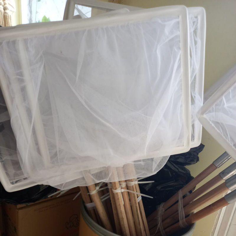 Vợt xúc cá vuông loại to, 45cm x 35cm, vợt cán cây chắc chắn
