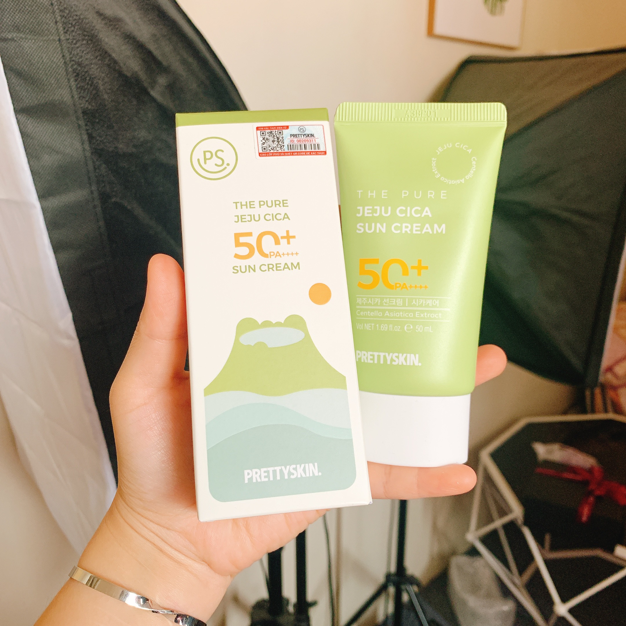 Kem chống nắng rau má PrettySkin The Pure Jeju Cica Sun Cream SPF50+ PA++++ 50ml 