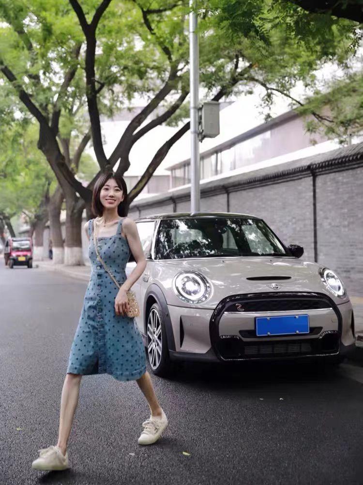 SHUANGYAN Mori cổ điển mảnh hoa denim dây đeo váy phụ nữ 2023 mùa hè mỏng thắt lưng xẻ tà hiển thị cao đơn hàng khuy a váy