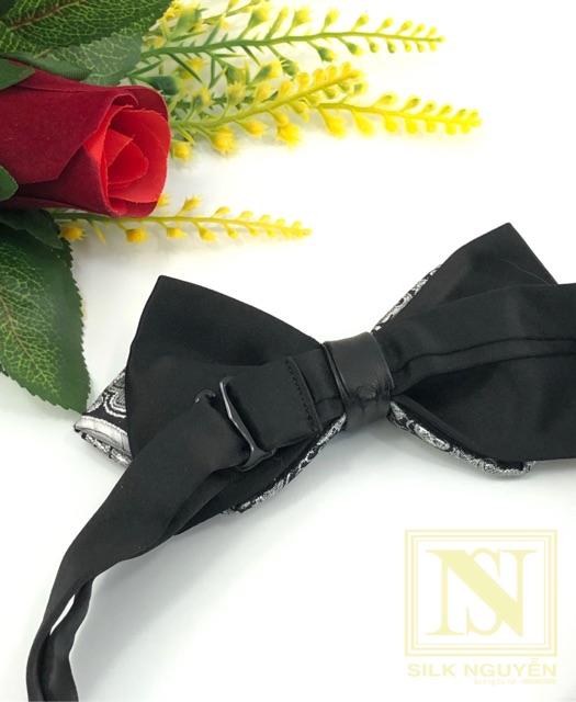 Nơ chú rể thắt sẵn