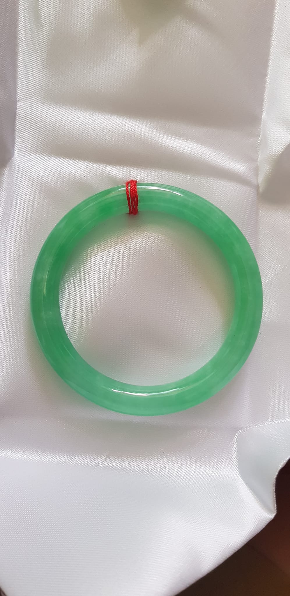 Vòng cẩm thạch A Đẹp mới 52mm Ni 52mm x cọng 8mm Màu xanh tươi sáng sang nhìn đẹp xinh lắm Nữ mệnh Mộc mệnh Hỏa mệnh Thủy 50kg - 54kg đeo vừa đẹp ạ