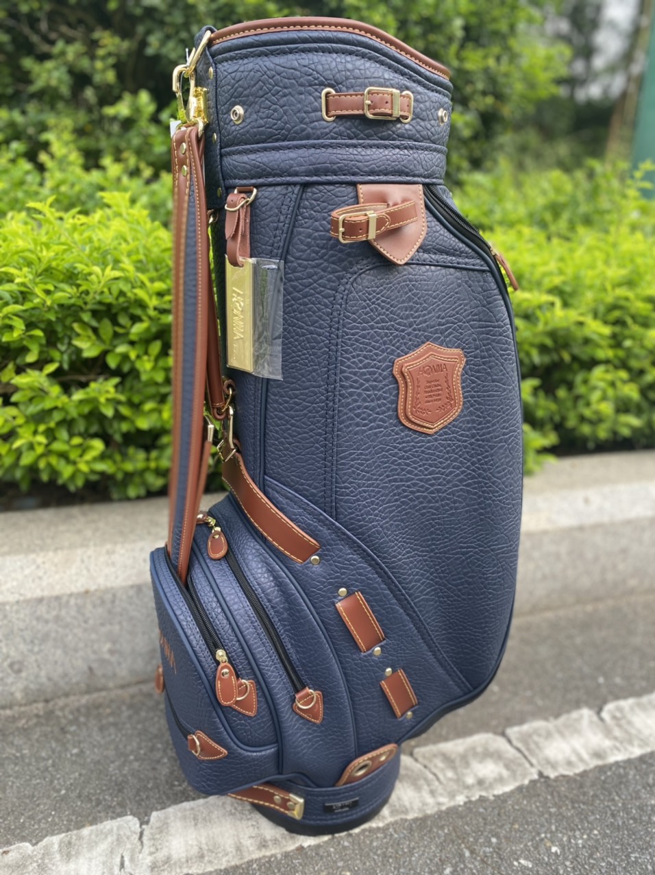 Túi Đựng Gậy Golf Da Bò Thật, Có Hai Màu Nâu Và Xanh Navi Đựng Được 14 - 16 Gậy