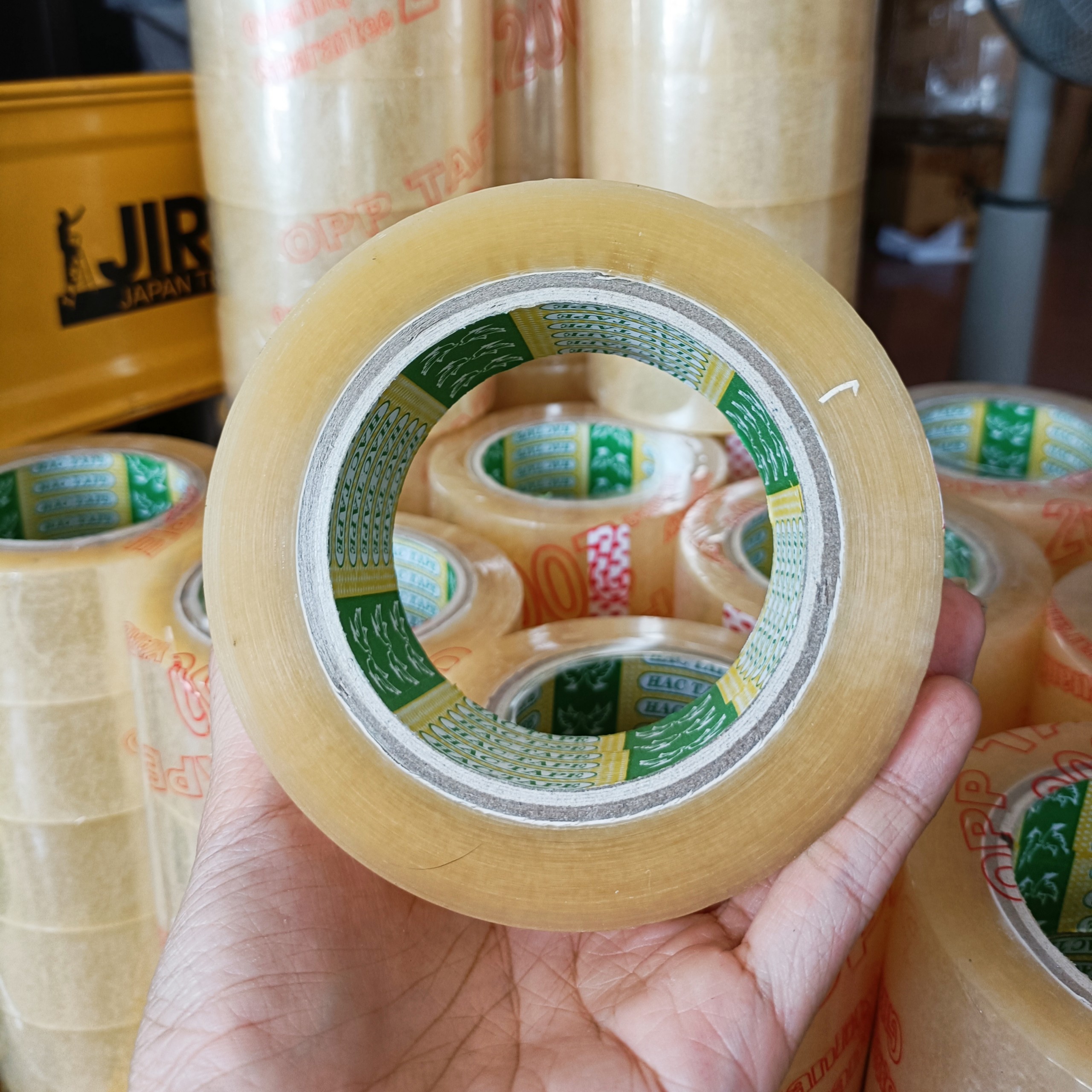 1 Cây Băng Keo Trong Suốt Hoặc Vàng Đóng Thùng Cartin Loại 200 Yard