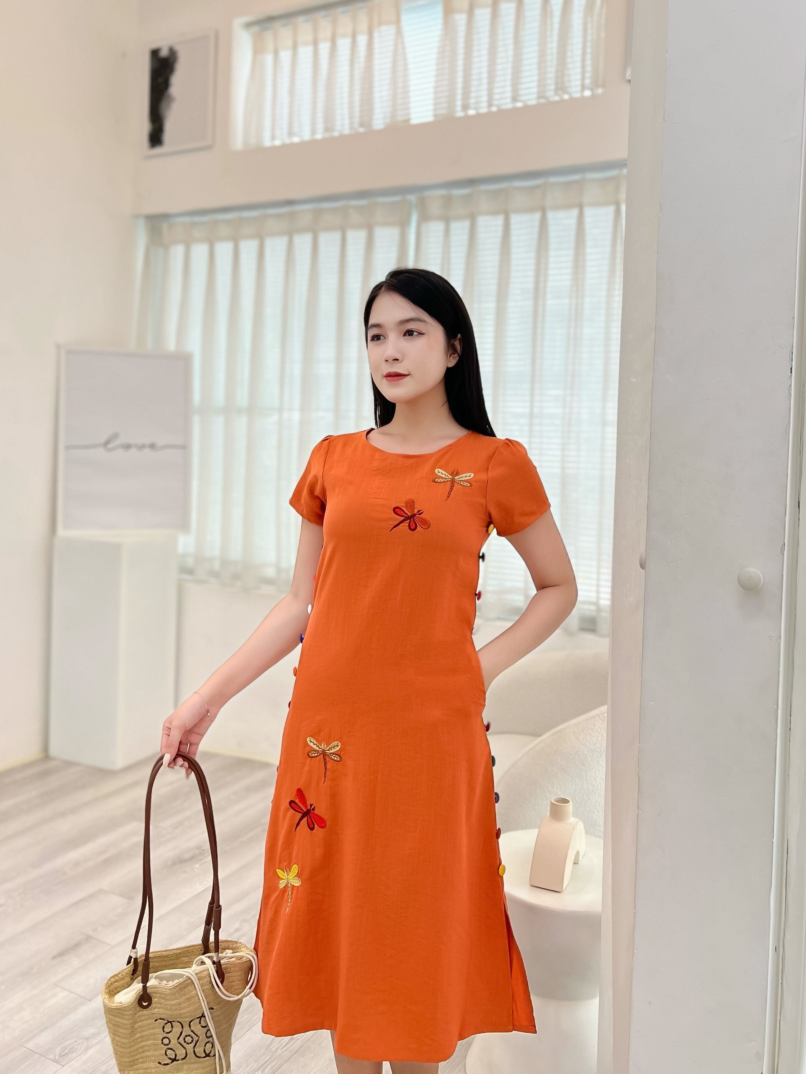 Hình ảnh [HCM]Đầm Linen thêu phối nút cách điệu D083- Lady fashion - Khánh Linh Style