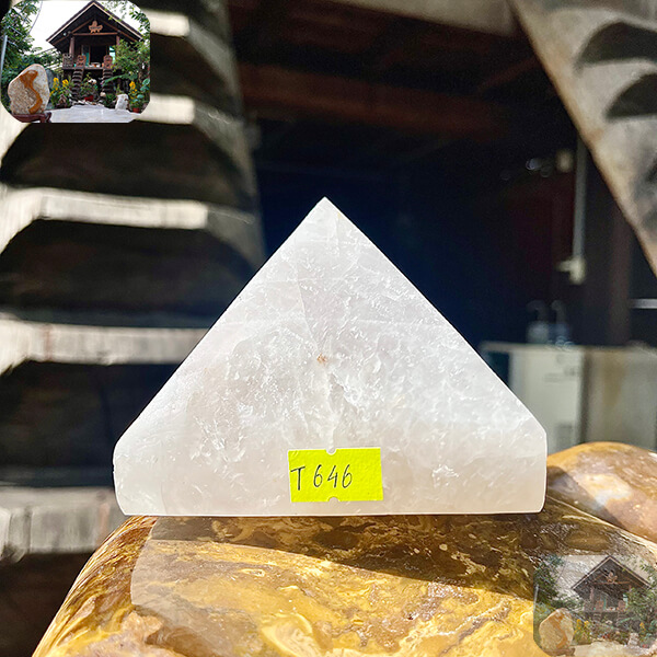 Kim tự tháp vật phẩm phong thủy cho xe hơi NHA SAN T646 Mang bình an, may mắn trên mọi nẻo đường - 1.04kg (8 x 10 cm)