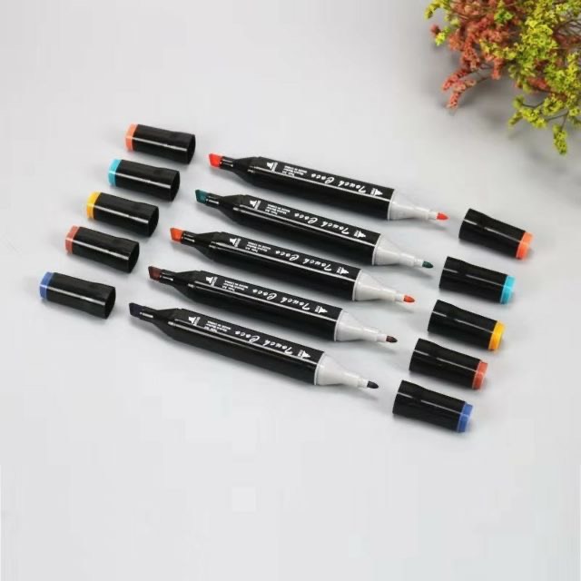 Bộ màu Marker 48 màu. Tặng kèm túi vải. Bộ màu vẽ chuẩn mỹ thuật với dải màu chuẩn + bút sáp 2 đầu 2 nét vẽ mỏng và dày.