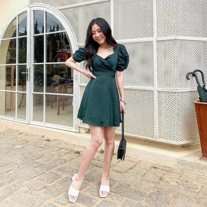 Đầm đũi xoè tiểu thư tay phồng hở lưng