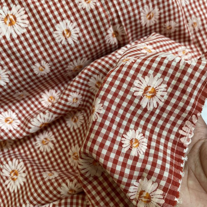 Vải Thô Cotton Pha Đỏ Hoa Cúc Sơn Khổ 1m46 - Không Co Giãn - May Đầm, Áo Kiểu, Đồ Bộ, Đồ Trẻ Em