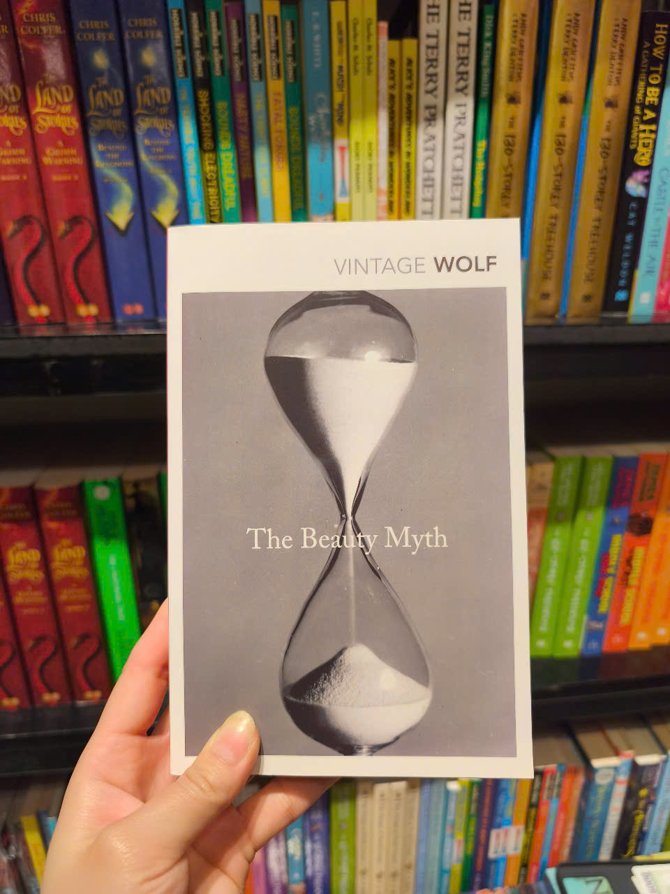 Sách - The Beauty Myth by Naomi Wolf - Sách tiếng anh, bìa mềm