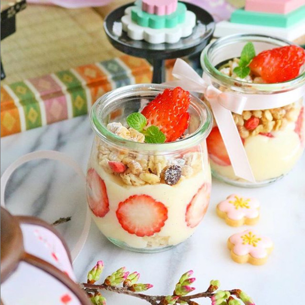 Combo 02 gói 700gr Ngũ cốc trái cây Calbee Nhật Bản