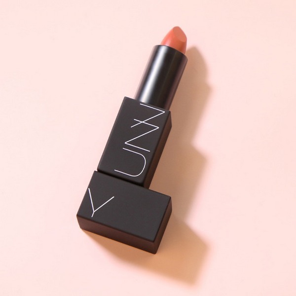 Son Lì Bền Màu Và Dưỡng Ẩm Cho Môi Unny Club Black Square Lipstick