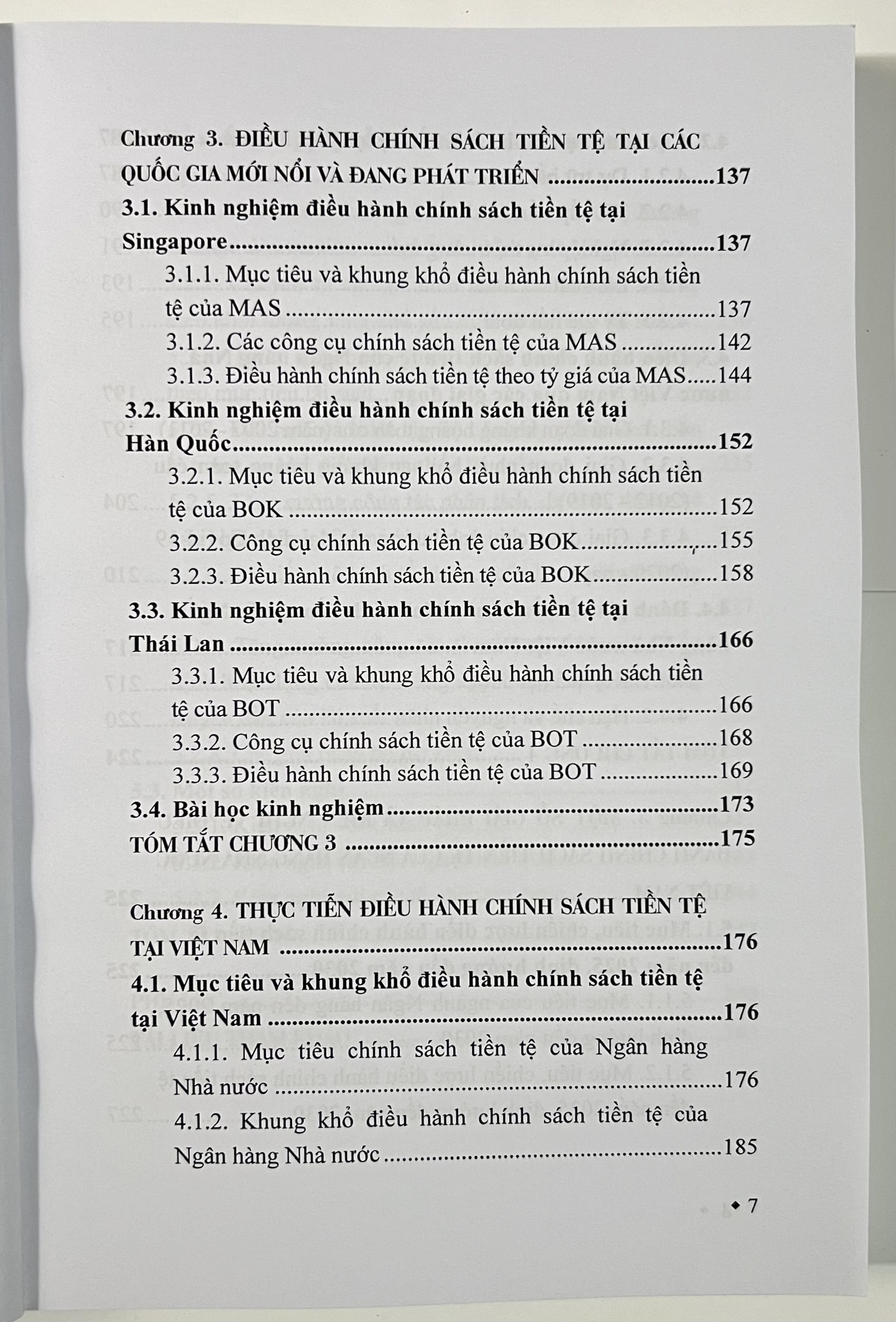 Sách - Điều Hành Chính Sách Tiền Tệ Của Ngân Hàng Trung Ương