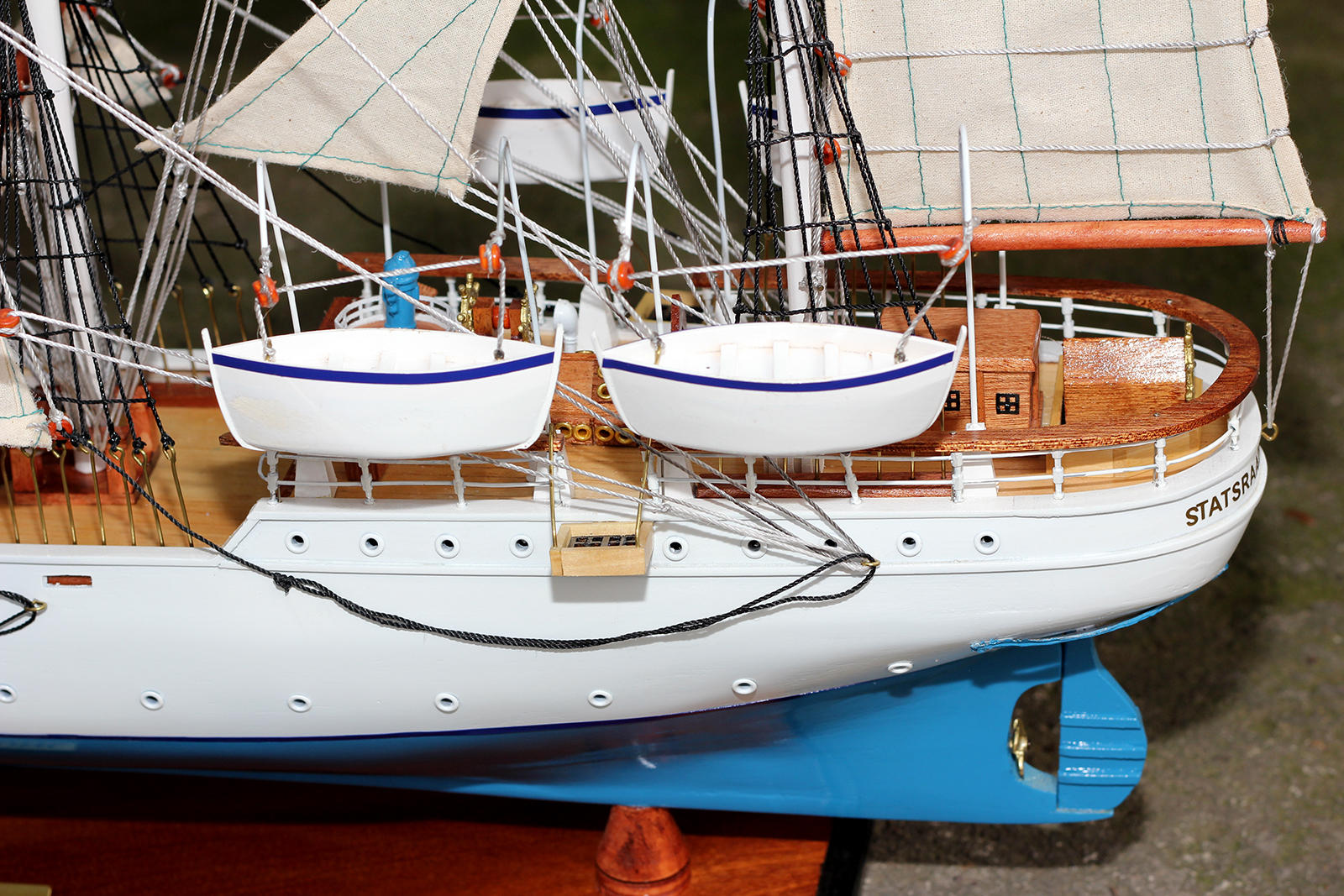 Thuyền buồm gỗ trang trí Lehmkuhl dài 95cm