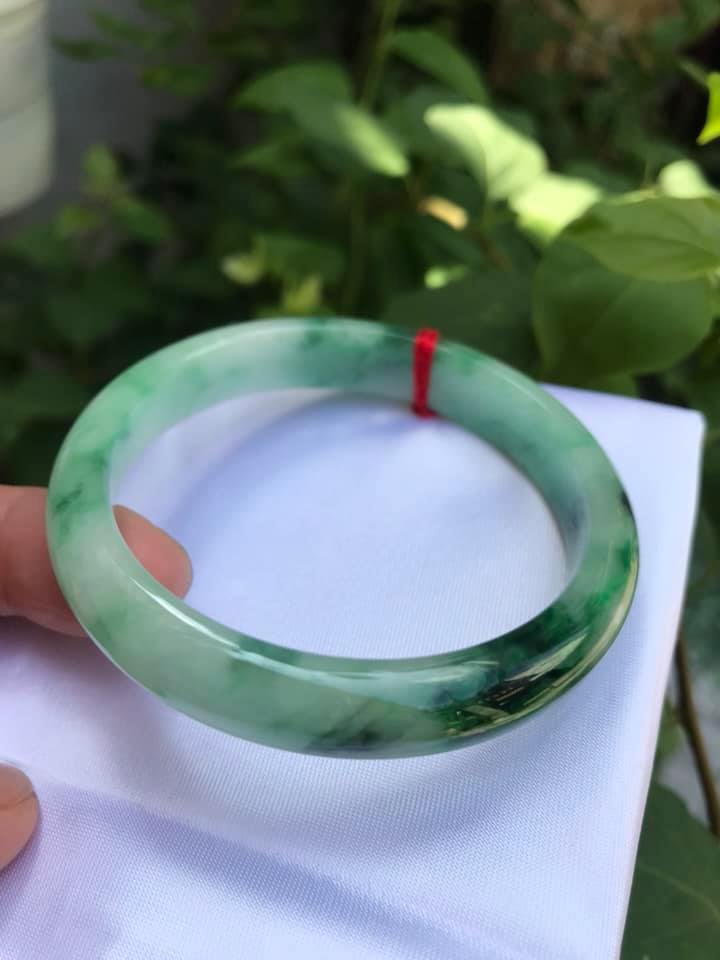 Vòng Cẩm Thạch Tự Nhiên BẢN HẸ SƠN THỦY NI53 LIỀN KHỐI Vòng BÓNG ĐẸP MÀU XANH NGỌC NHẸ ĐIỂM VÂN XANH ĐÂMJ NỮ MỆNH MỘC HỎA 51KG - 62KG
