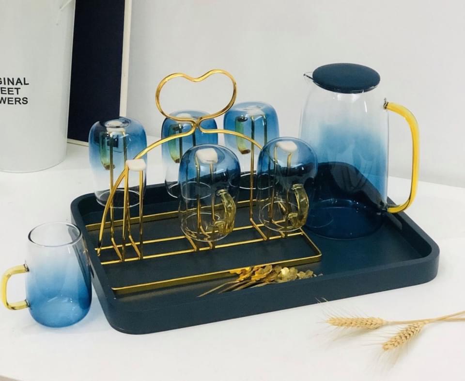 BỘ BÌNH ĐỰNG NƯỚC THỦY TINH KÈM 6 LY MÀU XANH BIỂN KHAY VÀ GIÁ ÚP CỐC VD75