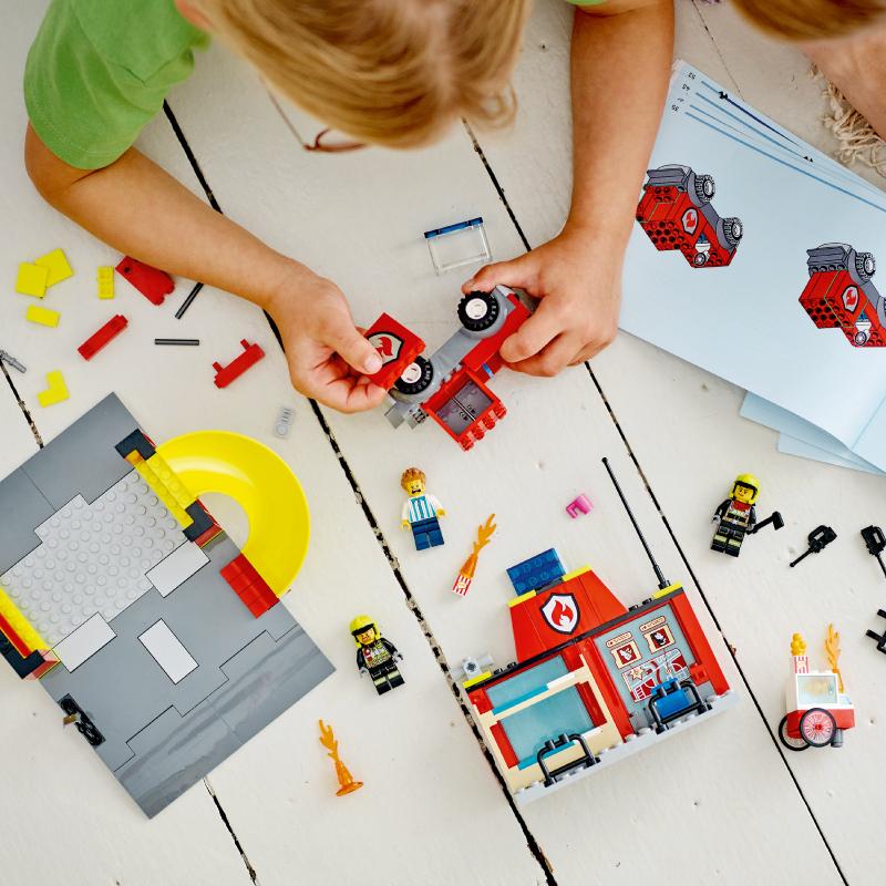 Đồ Chơi Lắp Ráp LEGO City Trạm Và Xe Cứu Hỏa 60375