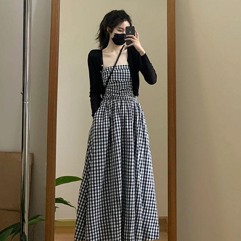 CHENGRUI Áo thun kẻ sọc hai mảnh Cardigan 2023 mùa hè cao cấp cảm giác Pháp không tay thắt lưng dài váy