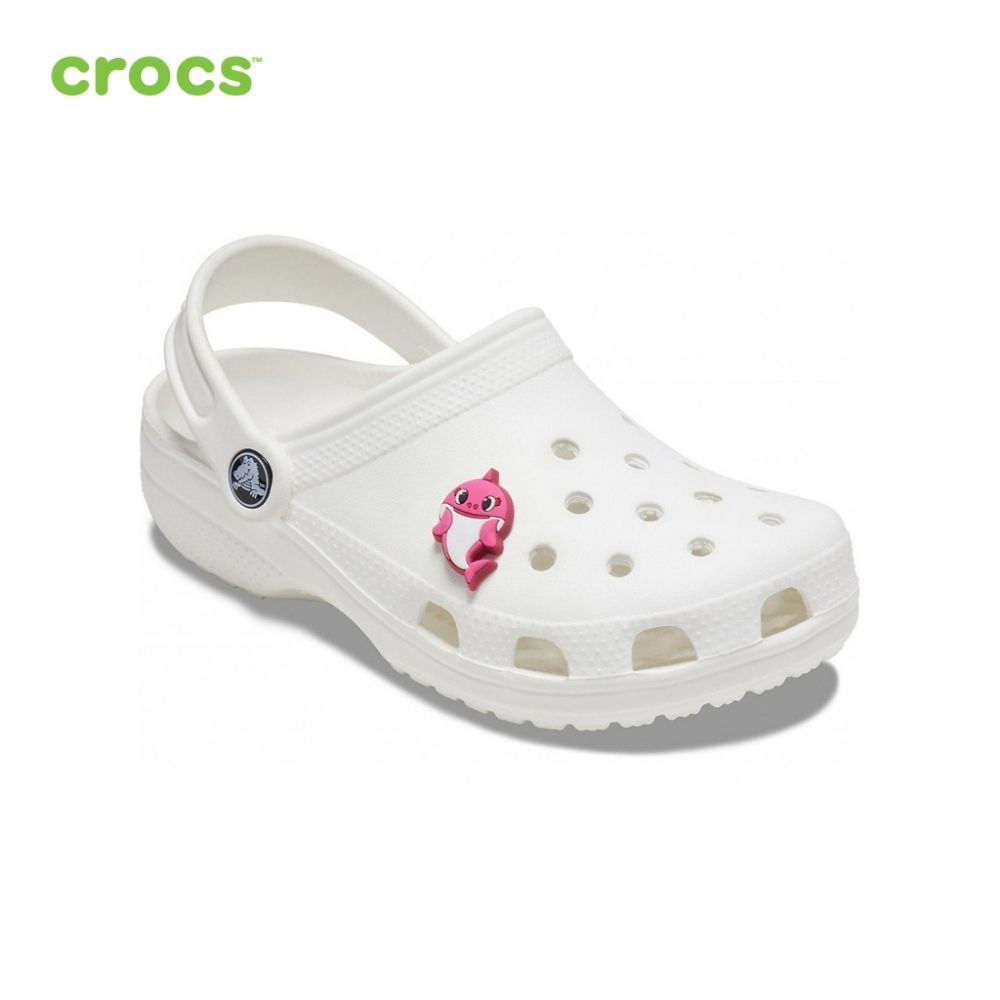 Huy hiệu (Jibbitz) Crocs Mommy Shark 10007936 - 1 cái