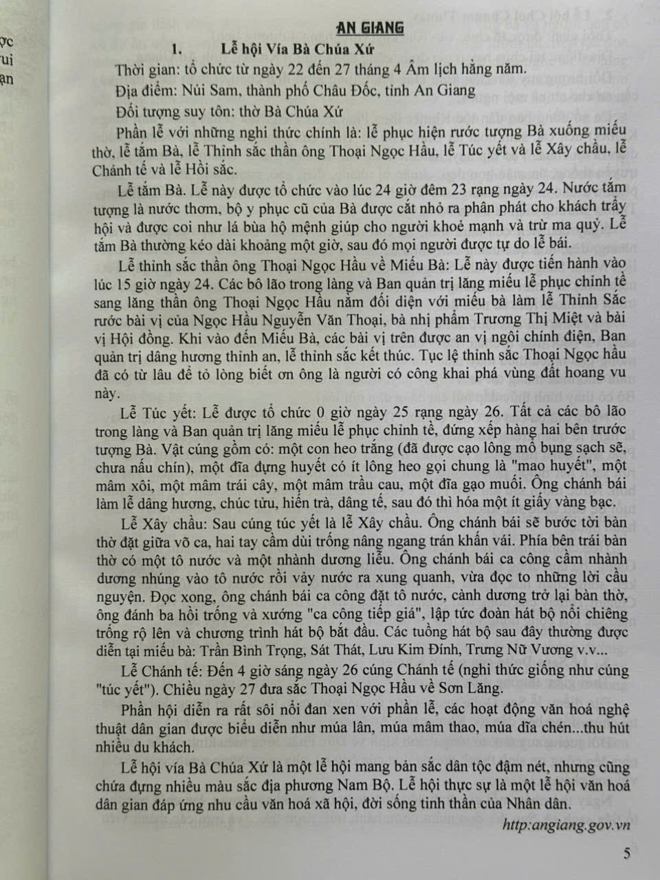 Sách Tìm Hiểu Lễ Hội Truyền Thống Trong Đời Sống Người Việt - V2354T