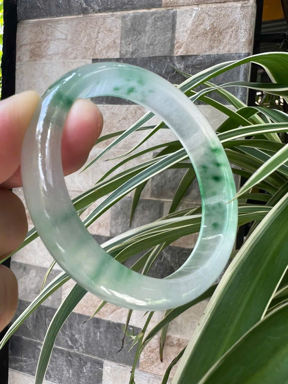 Vòng Tay Nữ Bản Hẹ Đá Mã Não DuLong Trắng Trong Xanh Rong Biển Nhẹ Bóng Đẹp Ni 54mm Cao 12mm Dầy 7mm Món quà tặng Nữ 50kg - 55kg đeo tay xinh rẻ đẹp ý nghĩa ạ