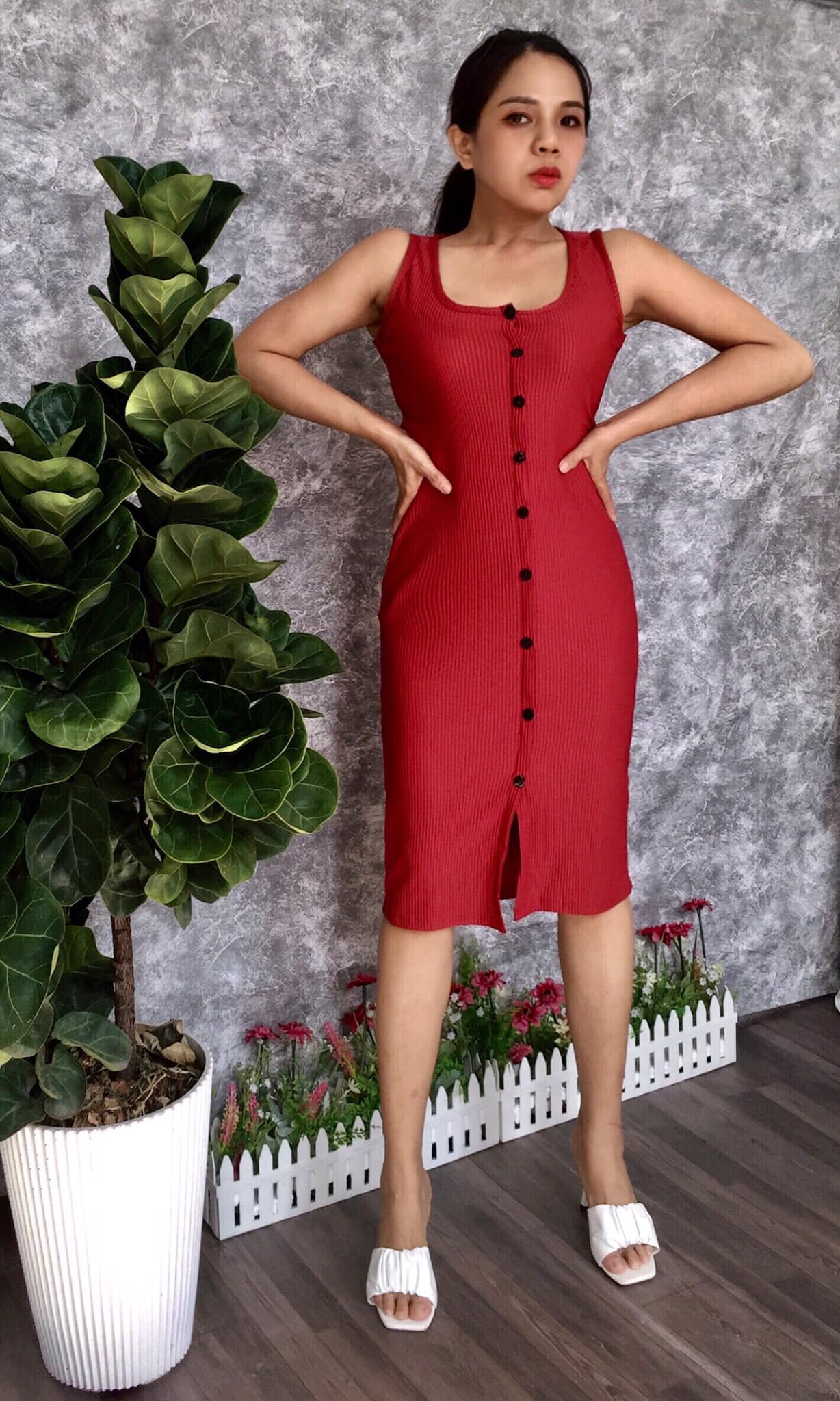Dầm body cổ vuông xẻ cực xinh tôn dáng