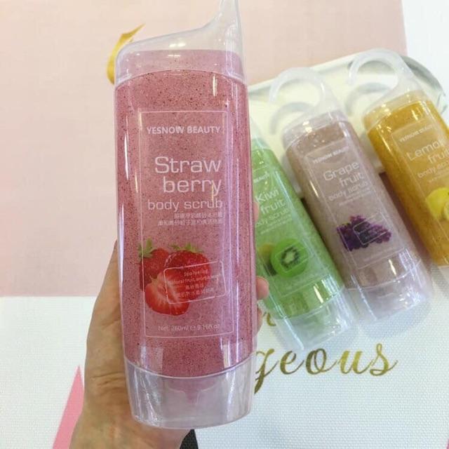 Sữa Tắm Tẩy Tế Bào Chết Yesnow Straw berry