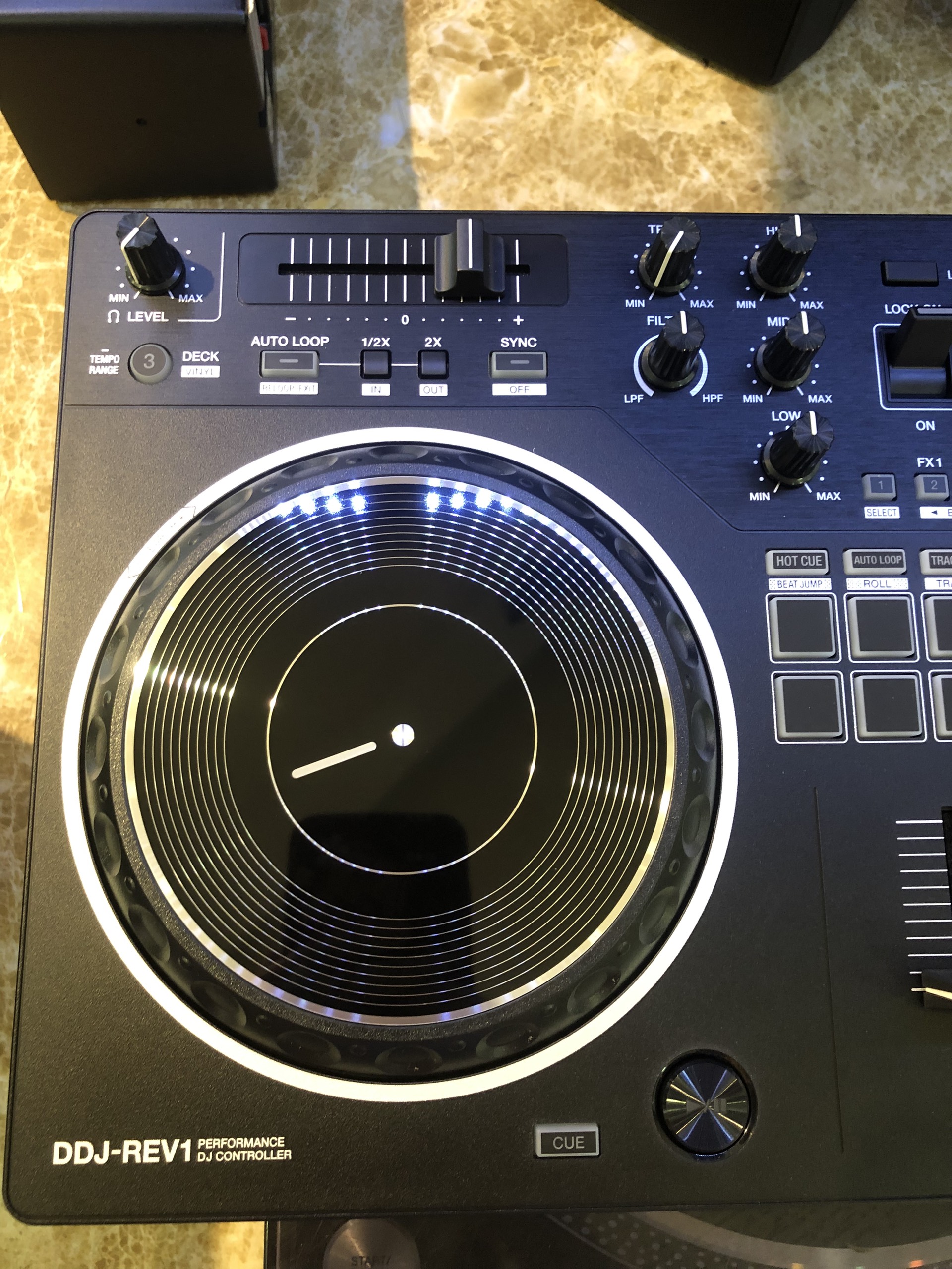 Máy DJ Controller 2 kênh sử dụng Serato DJ DDJ REV1 Pioneer - Hàng chính hãng