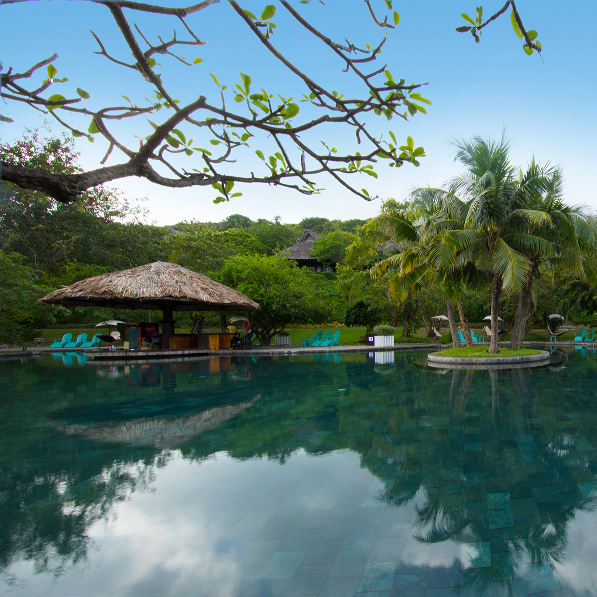 Trọn Gói 2N1D Tại MERPERLE Hòn Tằm Resort 5* - Ăn sáng, Ăn Trưa Hoặc Tối. Miễn Phí Vé Vào Cổng Khu Vui Chơi Sparkling Waves.