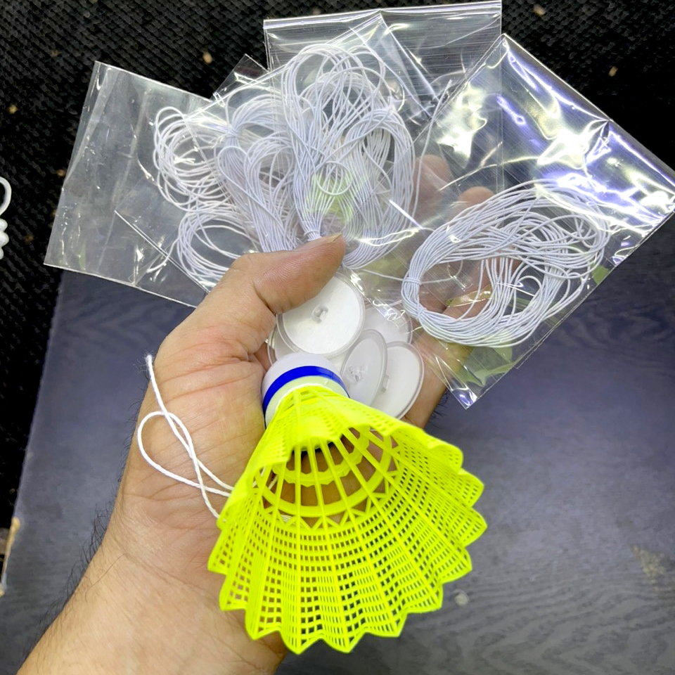 Tập Cầu lông Tại nhà ( 1 cầu + 5 dây + 5 móc dán trần) Trái cầu bay Ngược