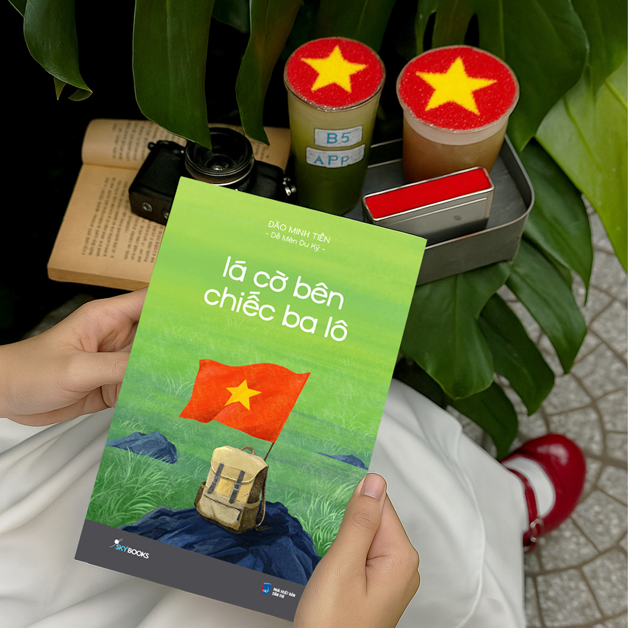 Lá cờ bên chiếc ba lô