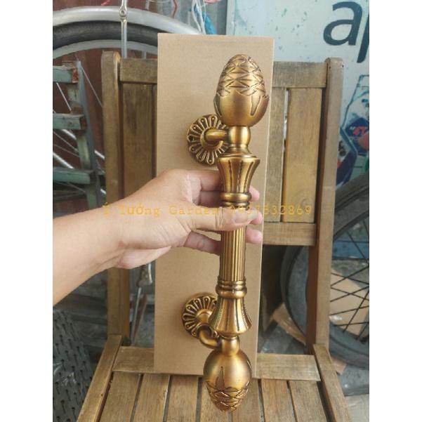 Tay nắm cửa gỗ phong cách cổ điển