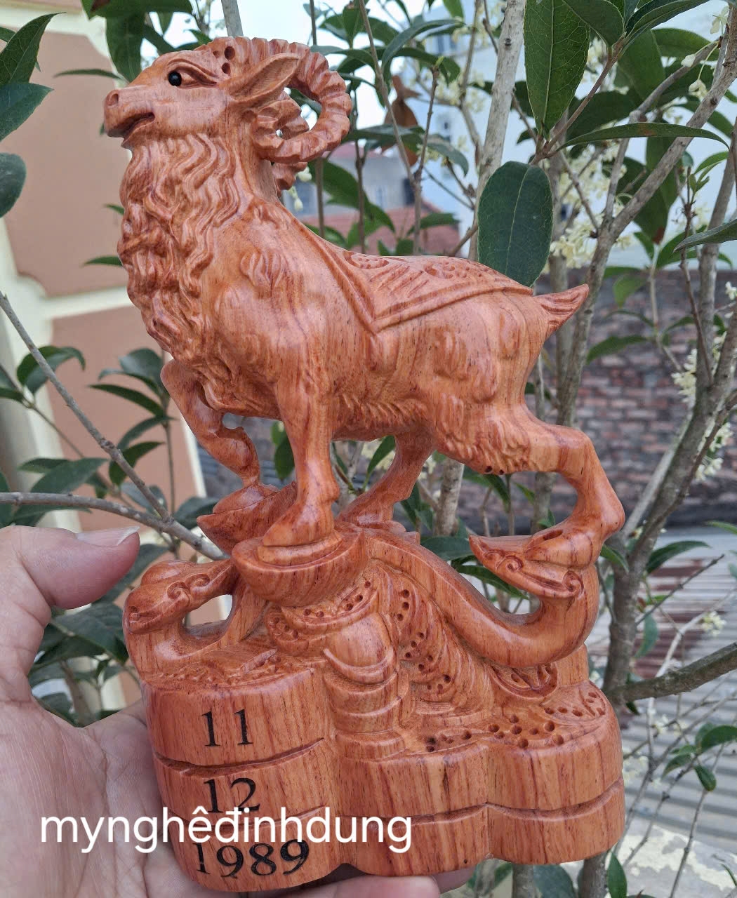 Tượng  con dê tài lộc  bằng  gỗ  hương  đá kt 20x13x6cm