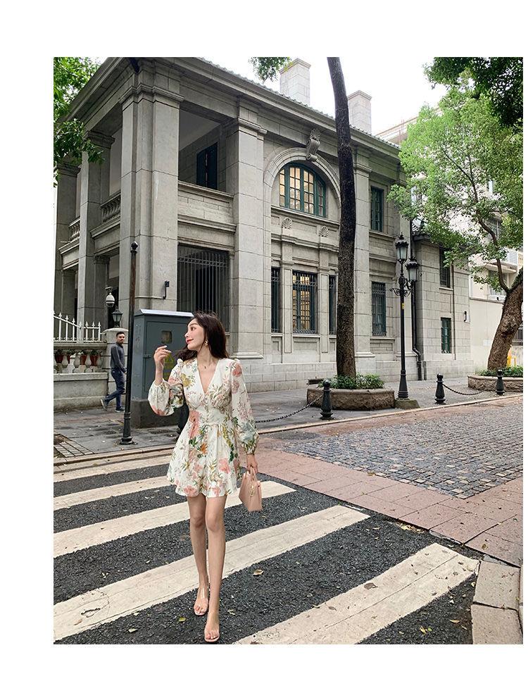 CHENGRUI 2023 Xuân/Hè Jumpsuit Nữ dài tay áo Hàn Quốc V cổ đèn lồng tay áo đầm in váy cao eo rộng chân quần