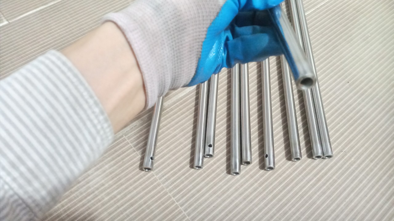 ỐNG 12.7 INOX . LỖ TRONG 8.03