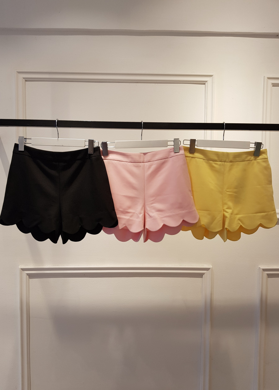 Quần short cánh sen