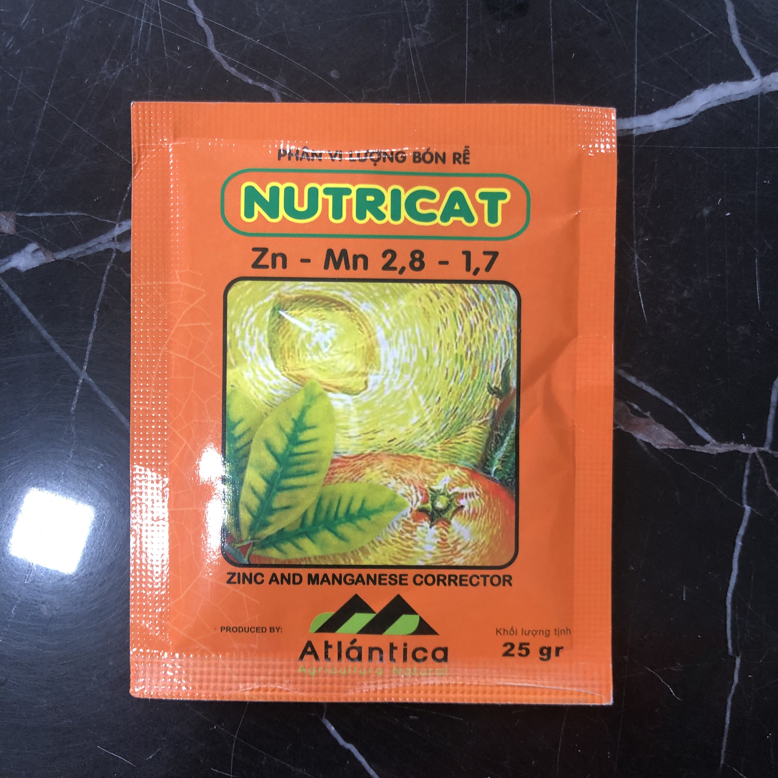 Phân bón vi lượng NUTRICAT 25gr bật mầm hoa, chống nhỏ lá, biến vàng thành xanh