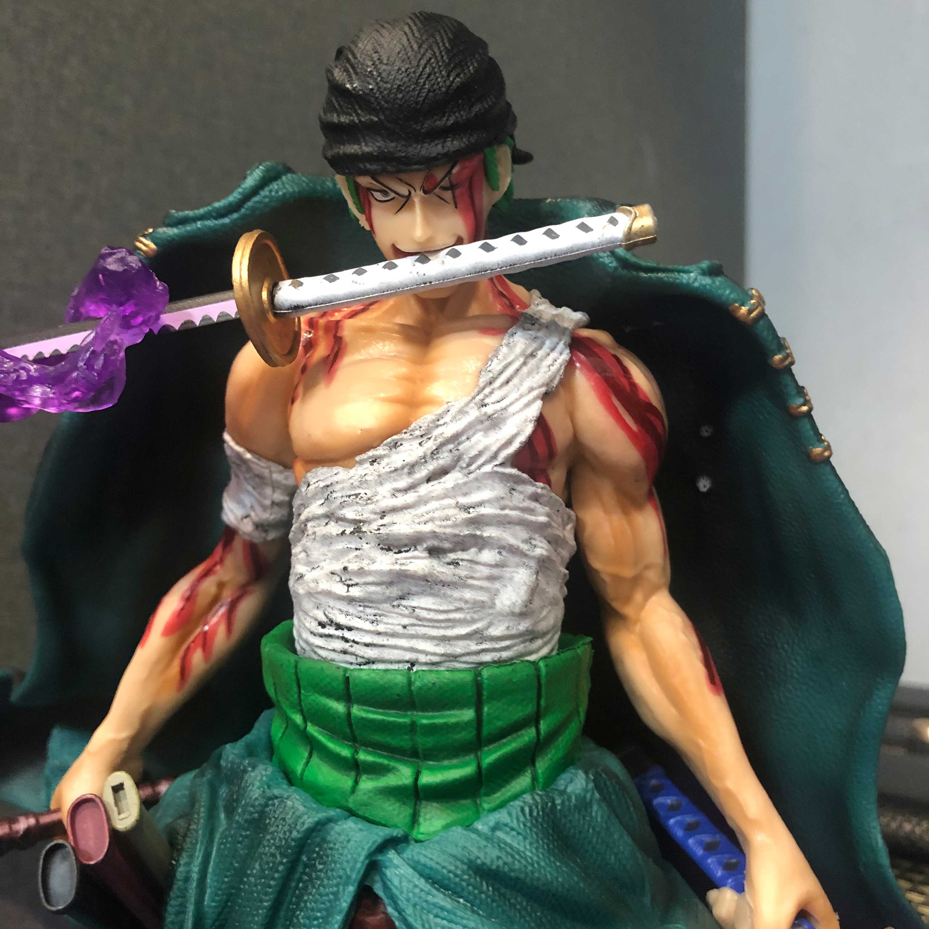 Mô hình Zoro đẫm máu 36 có LED cm - One Piece