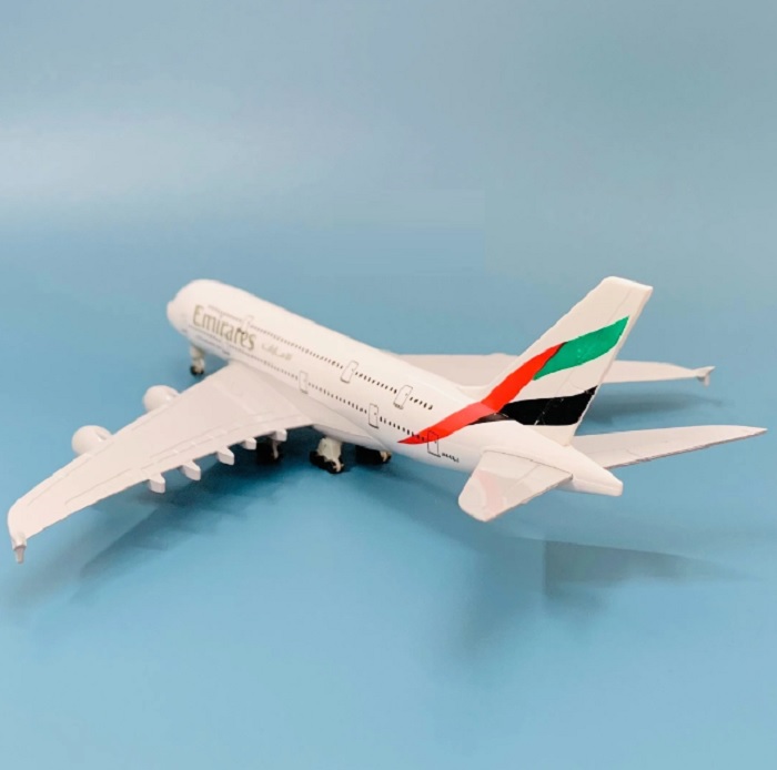 Mô hình máy bay tĩnh A380 Emirates 20cm có bánh xe