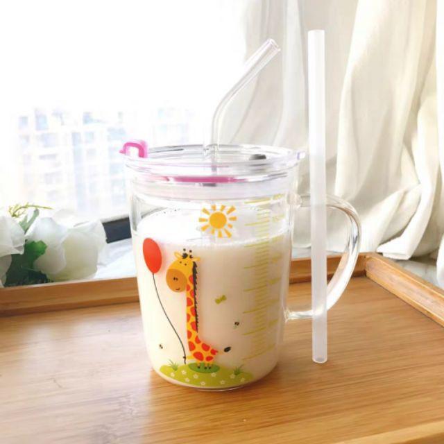 Cốc Pha Sữa Thủy Tinh Chịu Nhiệt Có Chia Vạch Tiện Có Nắp Và Ống Hút Lợi Cho Trẻ Nhỏ