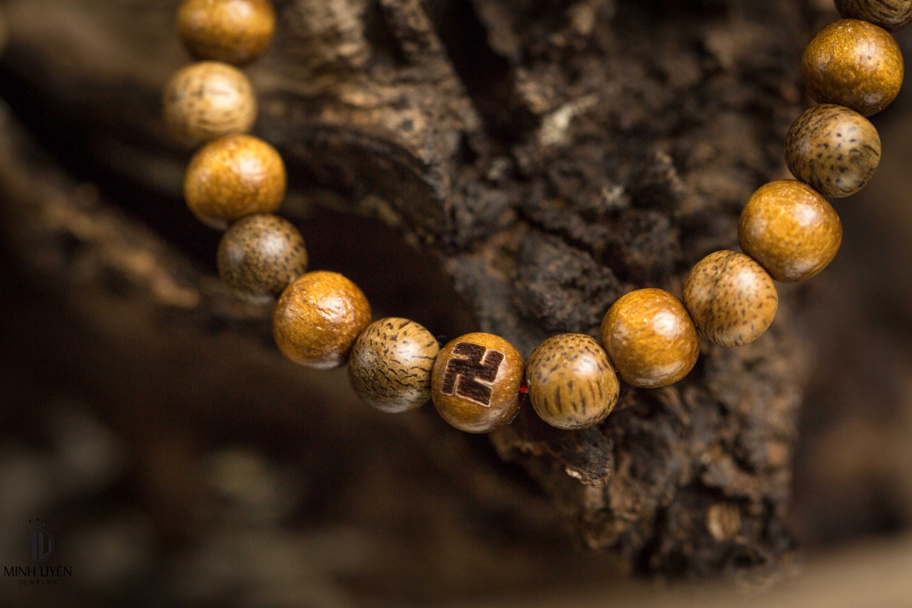 Minh Uyên Jewelry - Vòng dâu tằm phong thủy mang đến giấc ngủ ngon cho các bé