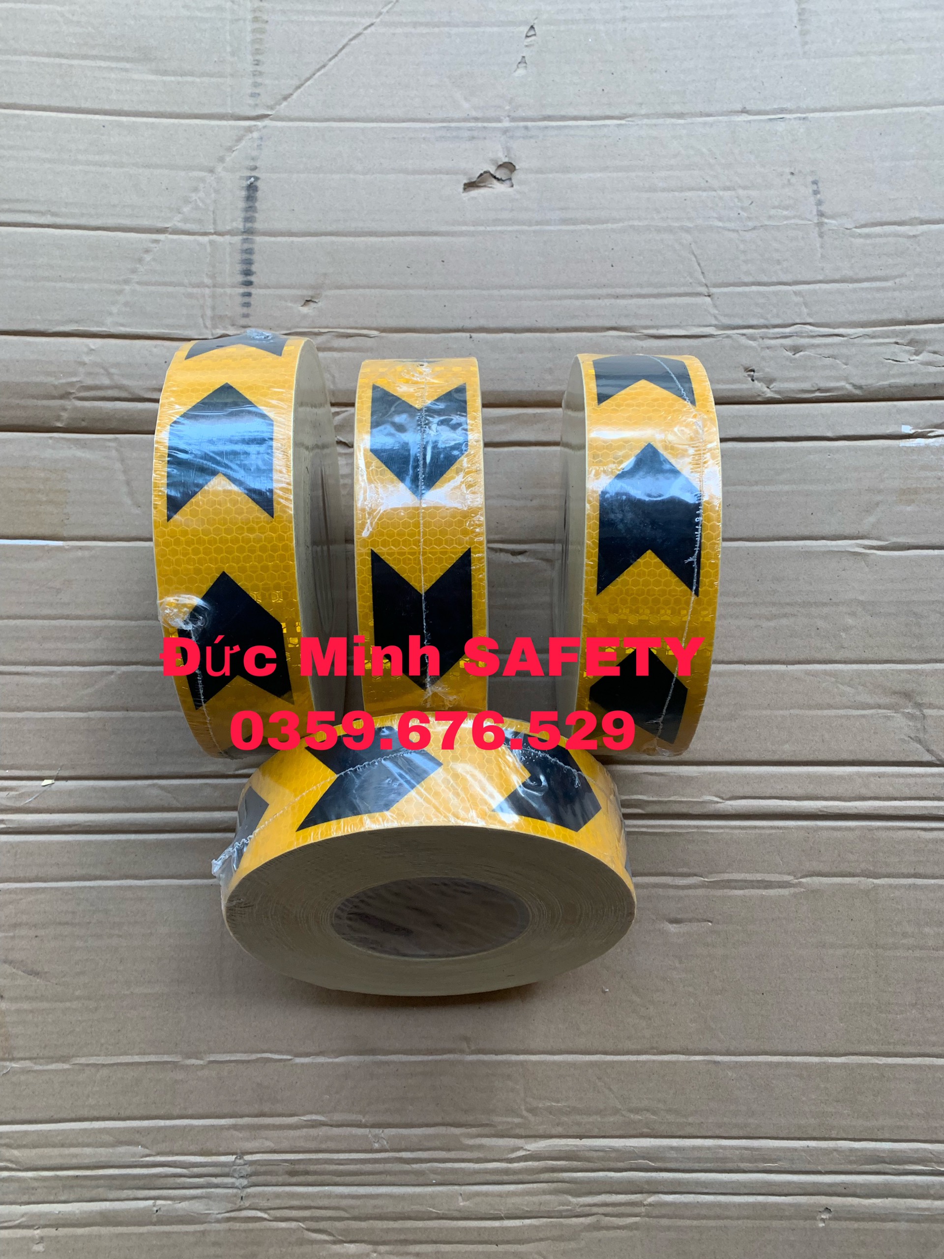Decal phản quang mũi tên vàng- đen