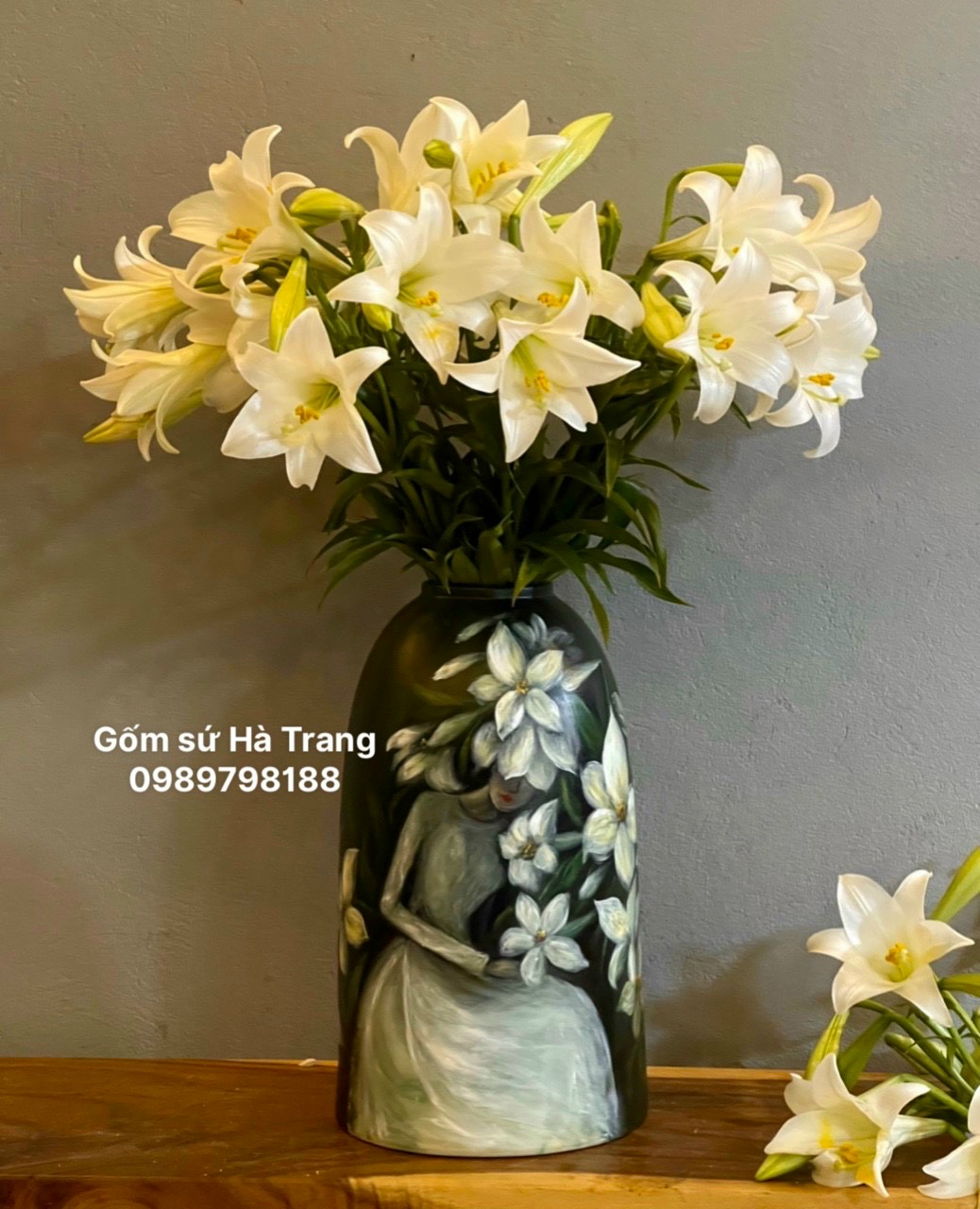 Lọ hoa gốm sứ Bát Tràng cao cấp vẽ 3D hoạ tiết thiếu nữ bên hoa cao 38cm