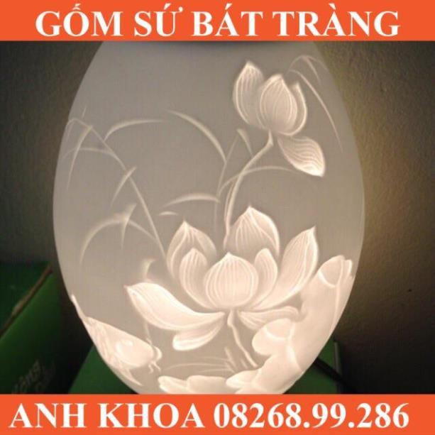 Đèn hoa sen cá chép khắc đế gỗ Bát Tràng - Gốm sứ Bát Tràng Anh Khoa